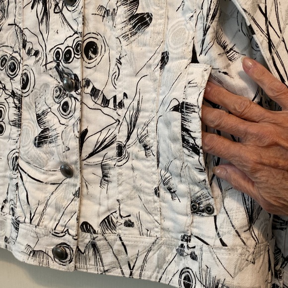 🌹4/$20 Chico’s jacket - Picture 2 of 7